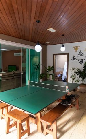 Casa de condomínio à venda com 400m², 5 quartos e 6 vagas Casa de condomínio à venda com 400m², 5 quartos e 6 vagasÁrea externa