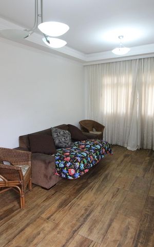 Casa à venda com 199m², 3 quartos e 6 vagasSala