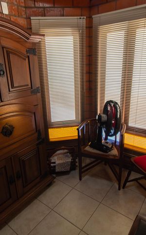 Casa de condomínio para alugar com 283m², 3 quartos e 10 vagasEscritório