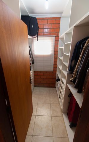 Casa de condomínio para alugar com 283m², 3 quartos e 10 vagasSuíte