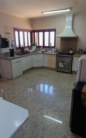 Casa de condomínio para alugar com 283m², 3 quartos e 10 vagasCozinha