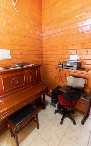 Casa de condomínio para alugar com 283m², 3 quartos e 10 vagasEscritório