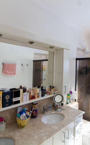 Casa de condomínio para alugar com 283m², 3 quartos e 10 vagasBanheiro da Suíte 3