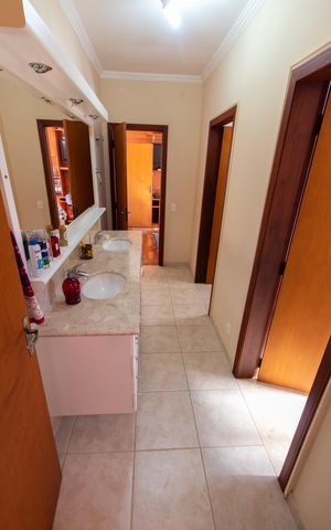 Casa de condomínio para alugar com 283m², 3 quartos e 10 vagasBanheiro da Suíte