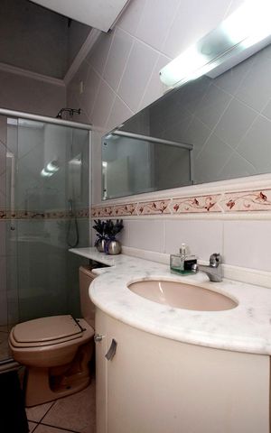 Casa à venda com 248m², 3 quartos e 2 vagasBanheiro 2 Quarto Suíte