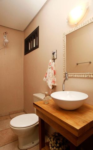Casa à venda com 248m², 3 quartos e 2 vagasBanheiro 