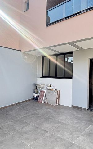 Casa à venda com 70m², 2 quartos e 2 vagas Casa à venda com 70m², 2 quartos e 2 vagasGaragem