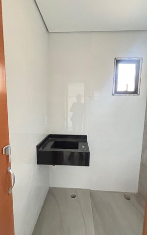 Casa à venda com 70m², 2 quartos e 2 vagas Casa à venda com 70m², 2 quartos e 2 vagasBanheiro da Suíte 1