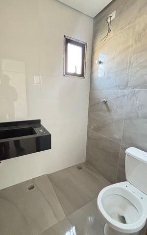 Casa à venda com 70m², 2 quartos e 2 vagas Casa à venda com 70m², 2 quartos e 2 vagasBanheiro da Suíte 1