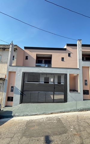 Casa à venda com 70m², 2 quartos e 2 vagas Casa à venda com 70m², 2 quartos e 2 vagasFachada