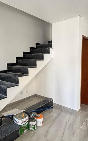 Casa à venda com 70m², 2 quartos e 2 vagas Casa à venda com 70m², 2 quartos e 2 vagasSala