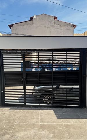 Casa à venda com 70m², 2 quartos e 2 vagas Casa à venda com 70m², 2 quartos e 2 vagasGaragem