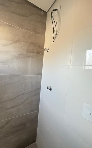 Casa à venda com 70m², 2 quartos e 2 vagas Casa à venda com 70m², 2 quartos e 2 vagasBanheiro da Suíte 1