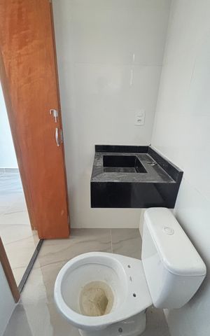 Casa à venda com 70m², 2 quartos e 2 vagas Casa à venda com 70m², 2 quartos e 2 vagasBanheiro da Suíte 1