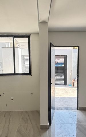 Casa à venda com 70m², 2 quartos e 2 vagas Casa à venda com 70m², 2 quartos e 2 vagasSala