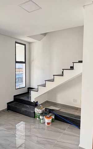 Casa à venda com 70m², 2 quartos e 2 vagas Casa à venda com 70m², 2 quartos e 2 vagasSala