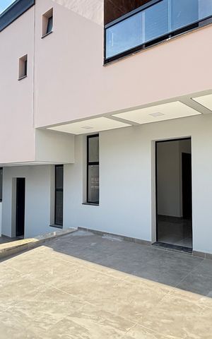 Casa à venda com 70m², 2 quartos e 2 vagas Casa à venda com 70m², 2 quartos e 2 vagasGaragem