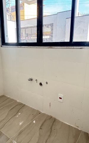 Casa à venda com 70m², 2 quartos e 2 vagas Casa à venda com 70m², 2 quartos e 2 vagasCozinha