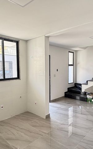 Casa à venda com 70m², 2 quartos e 2 vagas Casa à venda com 70m², 2 quartos e 2 vagasSala