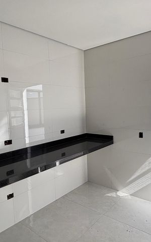 Casa à venda com 95m², 3 quartos e 2 vagas Casa à venda com 95m², 3 quartos e 2 vagasCozinha