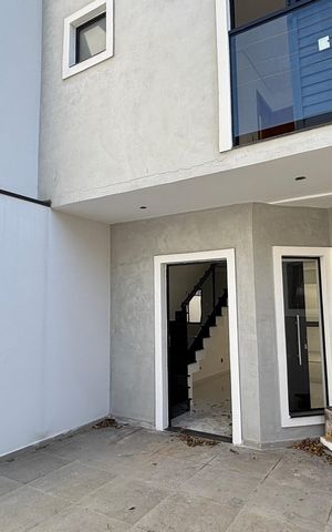 Casa à venda com 95m², 3 quartos e 2 vagas Casa à venda com 95m², 3 quartos e 2 vagasGaragem