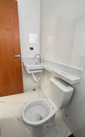 Casa à venda com 95m², 3 quartos e 2 vagas Casa à venda com 95m², 3 quartos e 2 vagasBanheiro
