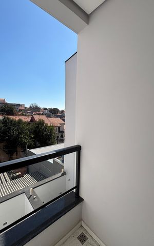 Casa à venda com 95m², 3 quartos e 2 vagas Casa à venda com 95m², 3 quartos e 2 vagasQuarto 1 Varanda