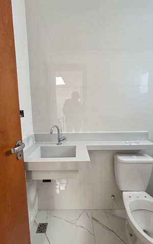 Casa à venda com 95m², 3 quartos e 2 vagas Casa à venda com 95m², 3 quartos e 2 vagasBanheiro