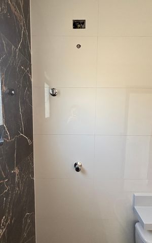 Casa à venda com 95m², 3 quartos e 2 vagas Casa à venda com 95m², 3 quartos e 2 vagasBanheiro da Suíte