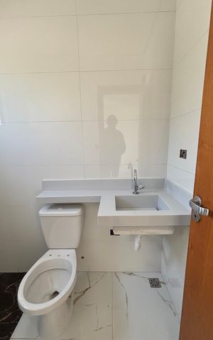 Casa à venda com 95m², 3 quartos e 2 vagas Casa à venda com 95m², 3 quartos e 2 vagasBanheiro da Suíte