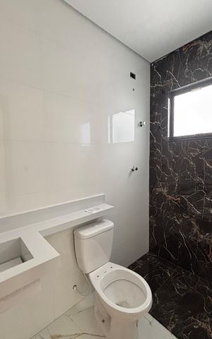 Casa à venda com 95m², 3 quartos e 2 vagas Casa à venda com 95m², 3 quartos e 2 vagasBanheiro