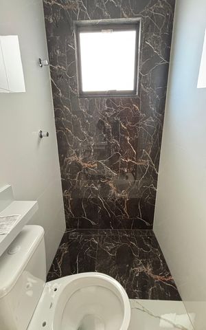 Casa à venda com 95m², 3 quartos e 2 vagas Casa à venda com 95m², 3 quartos e 2 vagasBanheiro