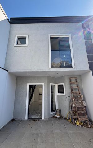 Casa à venda com 95m², 3 quartos e 2 vagas Casa à venda com 95m², 3 quartos e 2 vagasGaragem