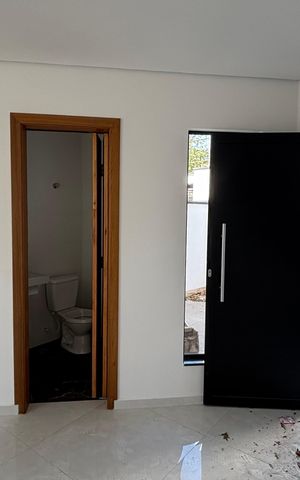 Casa à venda com 95m², 3 quartos e 2 vagas Casa à venda com 95m², 3 quartos e 2 vagasSala de Jantar