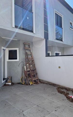 Casa à venda com 95m², 3 quartos e 2 vagas Casa à venda com 95m², 3 quartos e 2 vagasGaragem