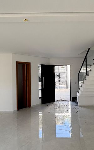 Casa à venda com 95m², 3 quartos e 2 vagas Casa à venda com 95m², 3 quartos e 2 vagasSala de Jantar