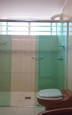 Casa à venda com 400m², 5 quartos e 3 vagasBanheiro Corredor 1