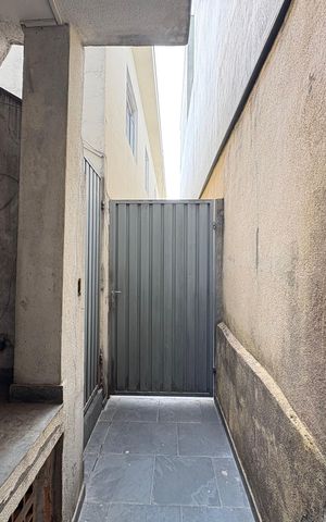 Casa à venda com 264m², 5 quartos e sem vaga Casa à venda com 264m², 5 quartos e sem vagaQuintal entre as casas