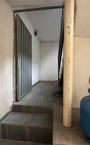 Casa à venda com 264m², 5 quartos e sem vaga Casa à venda com 264m², 5 quartos e sem vagaQuintal entre as casas
