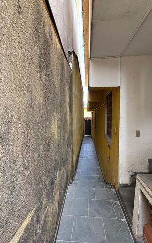 Casa à venda com 264m², 5 quartos e sem vaga Casa à venda com 264m², 5 quartos e sem vagaQuintal entre as casas