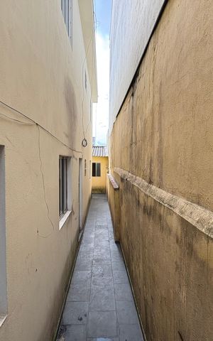 Casa à venda com 264m², 5 quartos e sem vaga Casa à venda com 264m², 5 quartos e sem vagaQuintal entre as casas