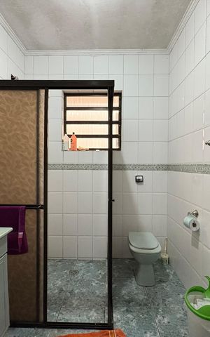 Casa à venda com 264m², 5 quartos e sem vaga Casa à venda com 264m², 5 quartos e sem vagaBanheiro casa 2