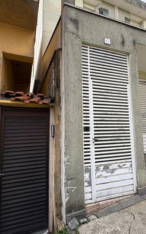Casa à venda com 264m², 5 quartos e sem vaga Casa à venda com 264m², 5 quartos e sem vagaFachada