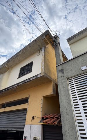 Casa à venda com 264m², 5 quartos e sem vaga Casa à venda com 264m², 5 quartos e sem vagaFachada