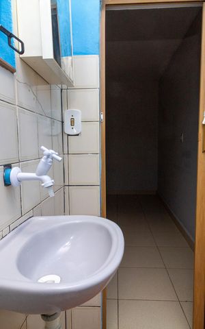 Casa à venda com 25m², 3 quartos e 1 vaga Casa à venda com 25m², 3 quartos e 1 vagaBanheiro