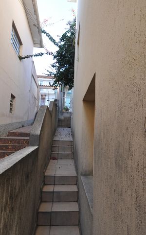 Casa à venda com 300m², 3 quartos e 2 vagasCorredor lateral