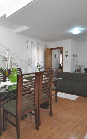 Casa à venda com 300m², 3 quartos e 2 vagasSala