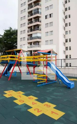 Apartamento à venda com 98m², 3 quartos e 3 vagas Apartamento à venda com 98m², 3 quartos e 3 vagasÁrea Comum - Playground