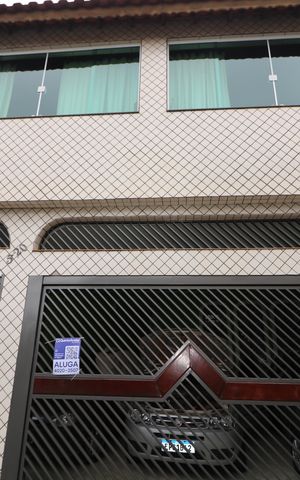 Casa à venda com 180m², 2 quartos e 2 vagasFachada