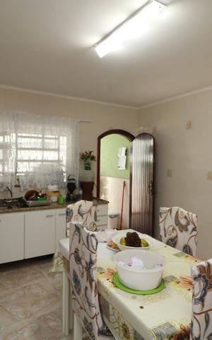 Casa à venda com 180m², 2 quartos e 2 vagasCozinha